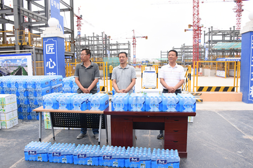 新區(qū)公司領導深入項目一線“送清涼”