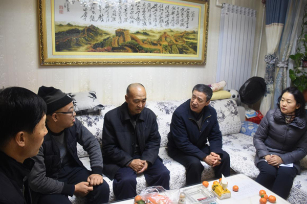 走訪慰問困難黨員 送去組織的關(guān)懷和溫暖