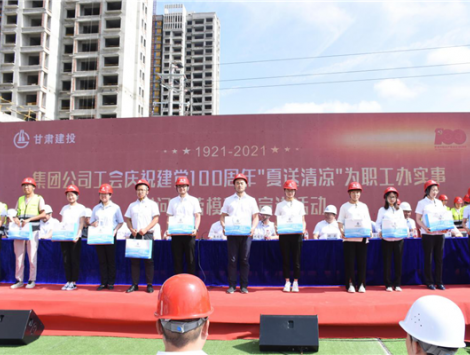 炎炎夏日送清涼，勞模事跡感人心